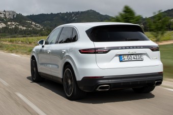 Zöld rendszámos Porsche-SUV: fából vaskarika?