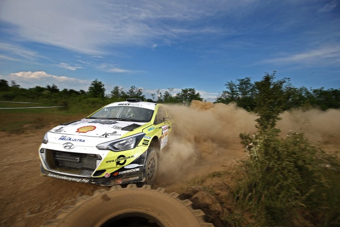 Borult a papírforma!