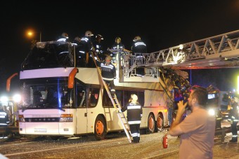 Megrázó képek a súlyos pesti buszbalesetről