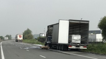 Magyar kamion égett porrá Franciaországban, a sofőr a kabinban lelte halálát