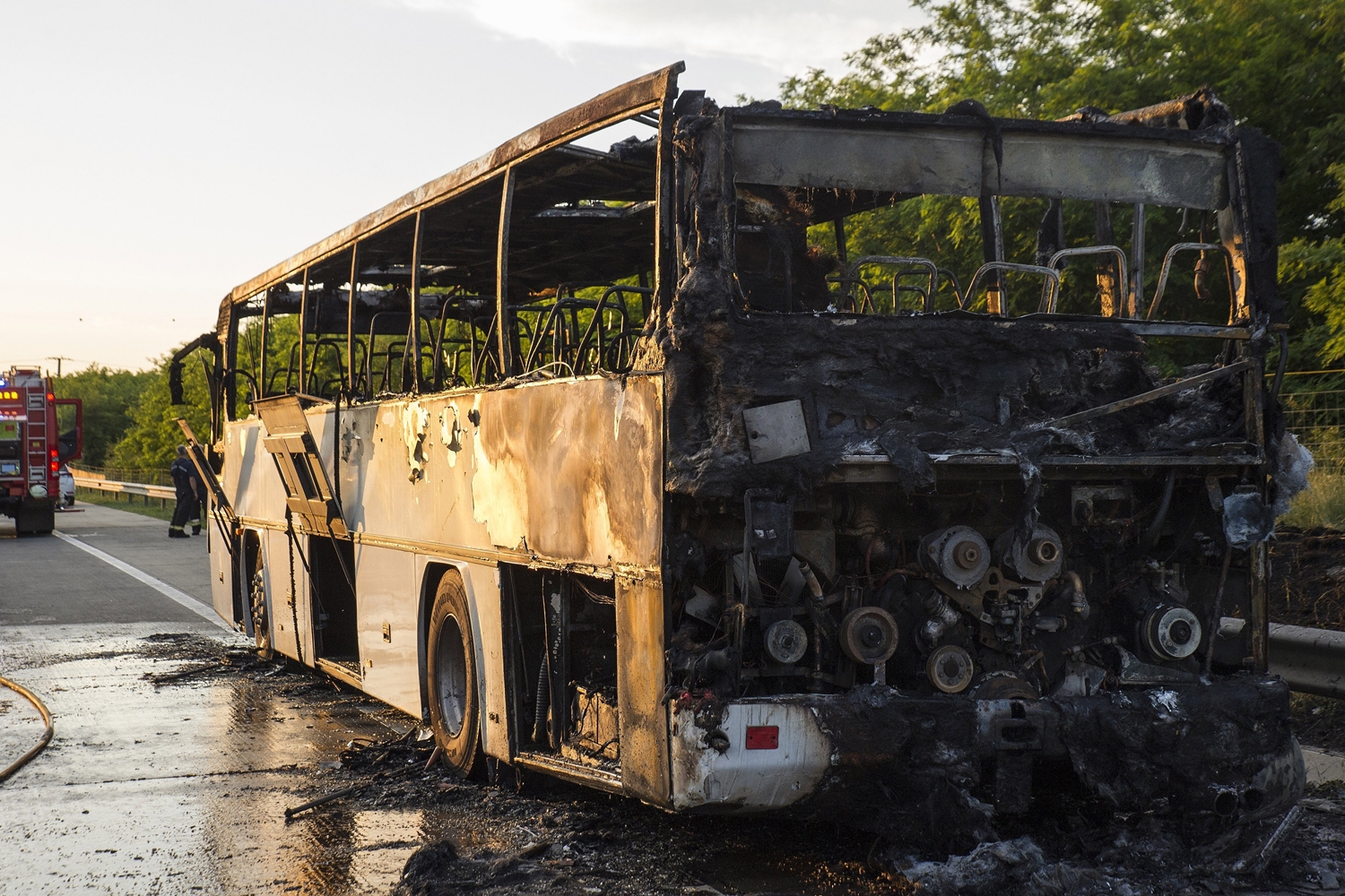 Iskolásokat szállító busz gyulladt ki az M0-son 1