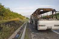 Iskolásokat szállító busz gyulladt ki az M0-son 11