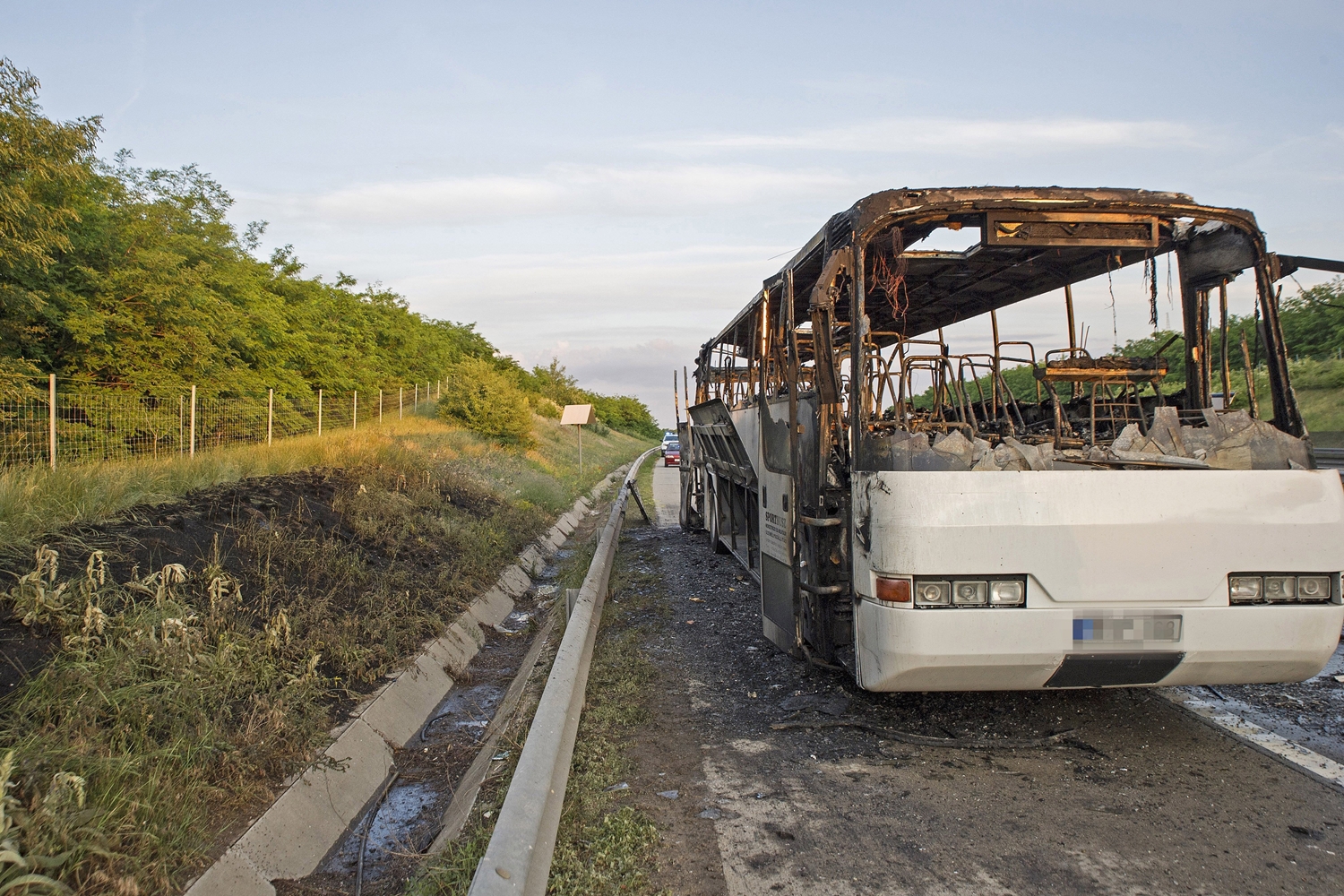 Iskolásokat szállító busz gyulladt ki az M0-son 6