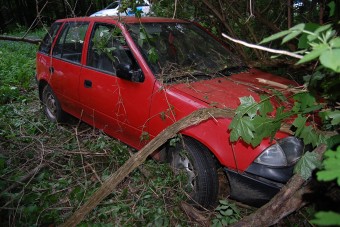 Buszozás helyett elloptak két Suzukit és összetörték