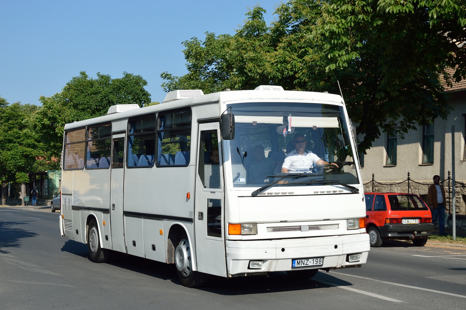 Nagyon sokan voltak kíváncsiak a ritka Ikarusokra 26