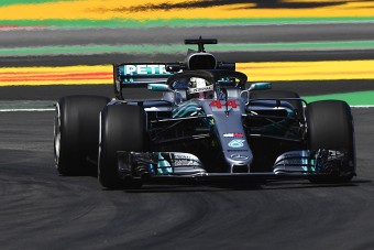 F1: Hamilton az élen, Räikkönen lerobbant