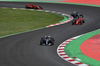 F1: Még mindig motorelőnyben a Mercedes