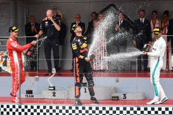 Hamilton: Háromesélyes a bajnokság!