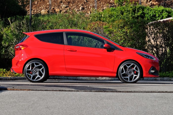 A sprinter és a terepfutó a Fordtól 7