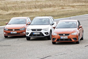 Magától oldódó biztonsági öv: videón a VW-malőr