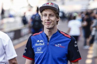 F1: Hosszú távú szerződéssel dobták ki a pilótát?