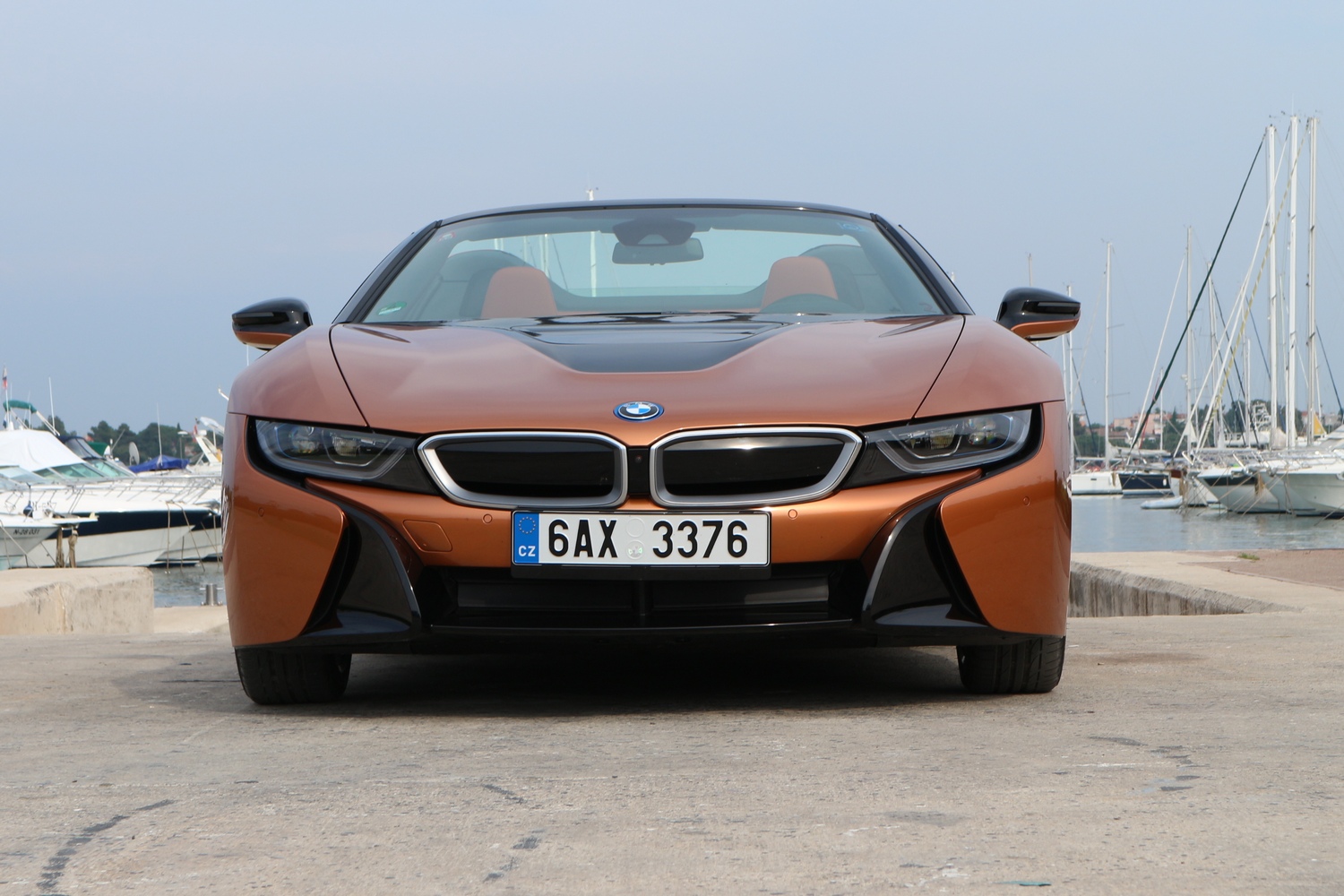 Ponyvakötésben még vonzóbb a BMW i8 6