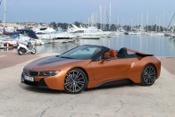 Ponyvakötésben még vonzóbb a BMW i8 49