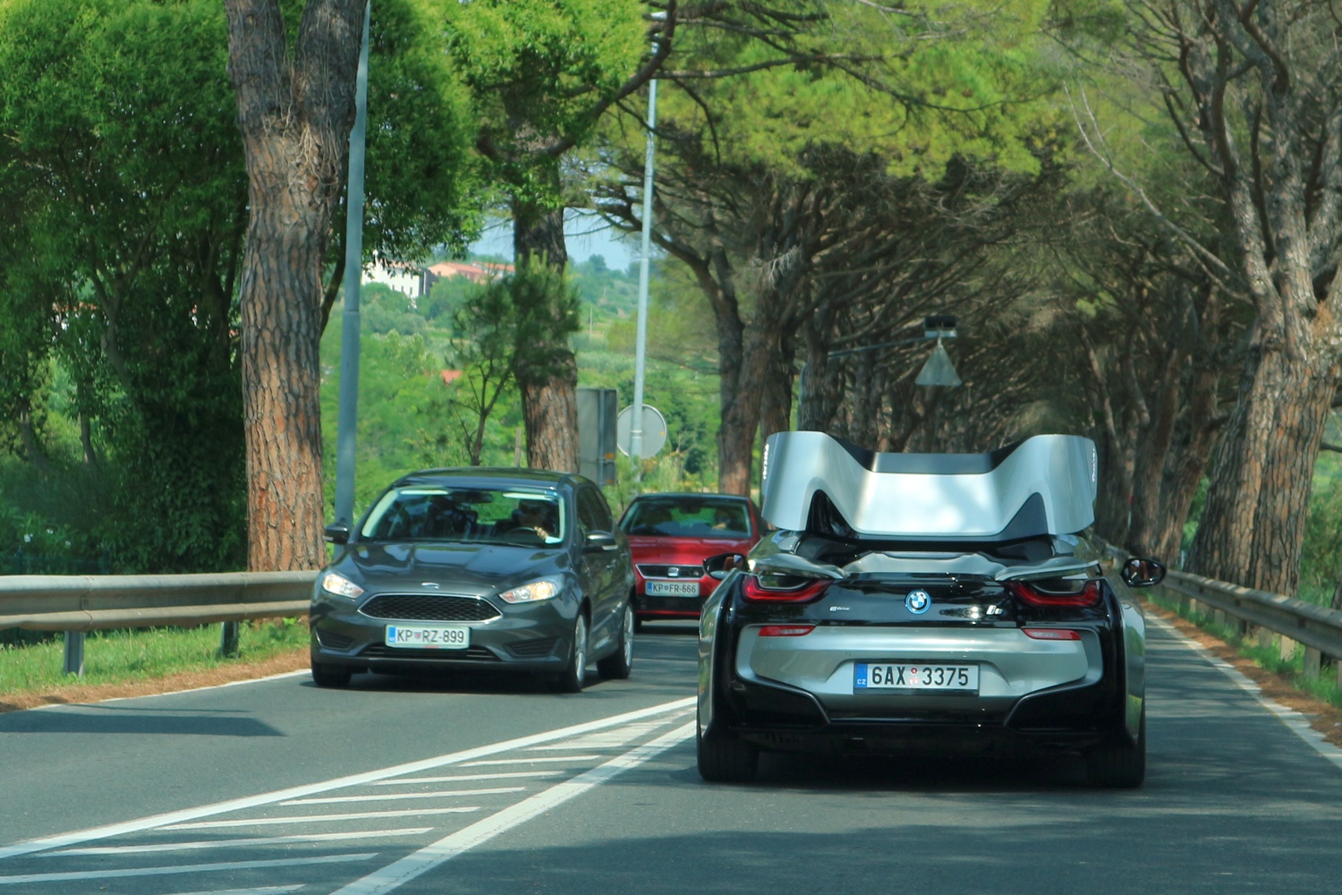 Ponyvakötésben még vonzóbb a BMW i8 17