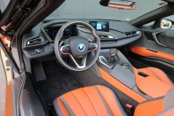 Ponyvakötésben még vonzóbb a BMW i8 63