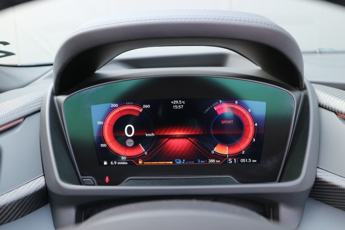 Ponyvakötésben még vonzóbb a BMW i8 10