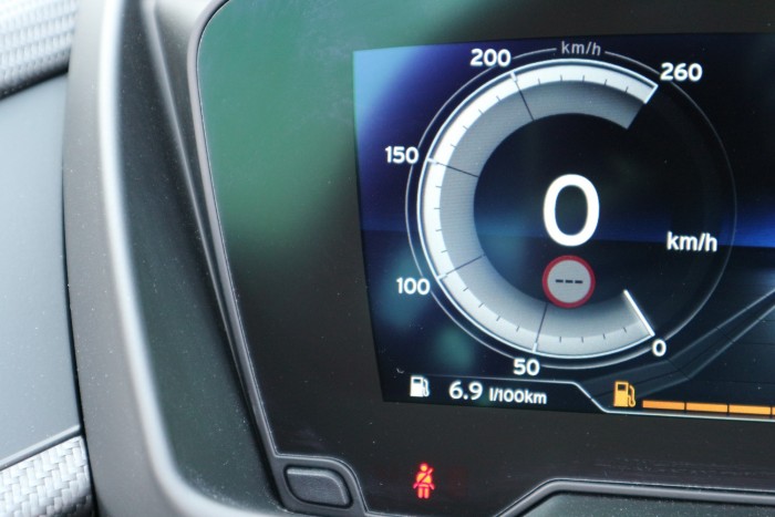 Ponyvakötésben még vonzóbb a BMW i8 12