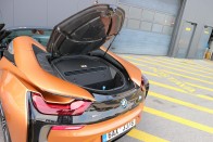 Ponyvakötésben még vonzóbb a BMW i8 73