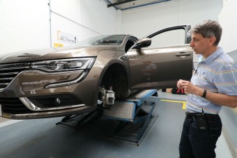 Lassan minden autóba ez a futómű kerül, elmondjuk miért