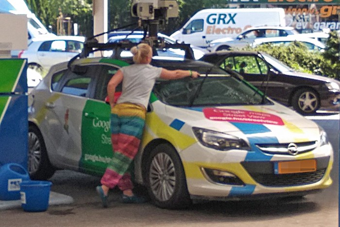 Ebből a kocsiból fotózzák most az autósokat