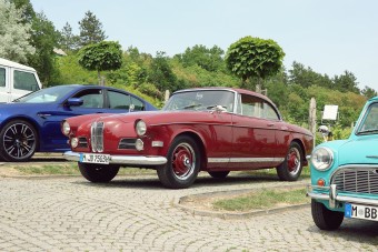 Gyönyörű autók sorakoztak a Balaton partján