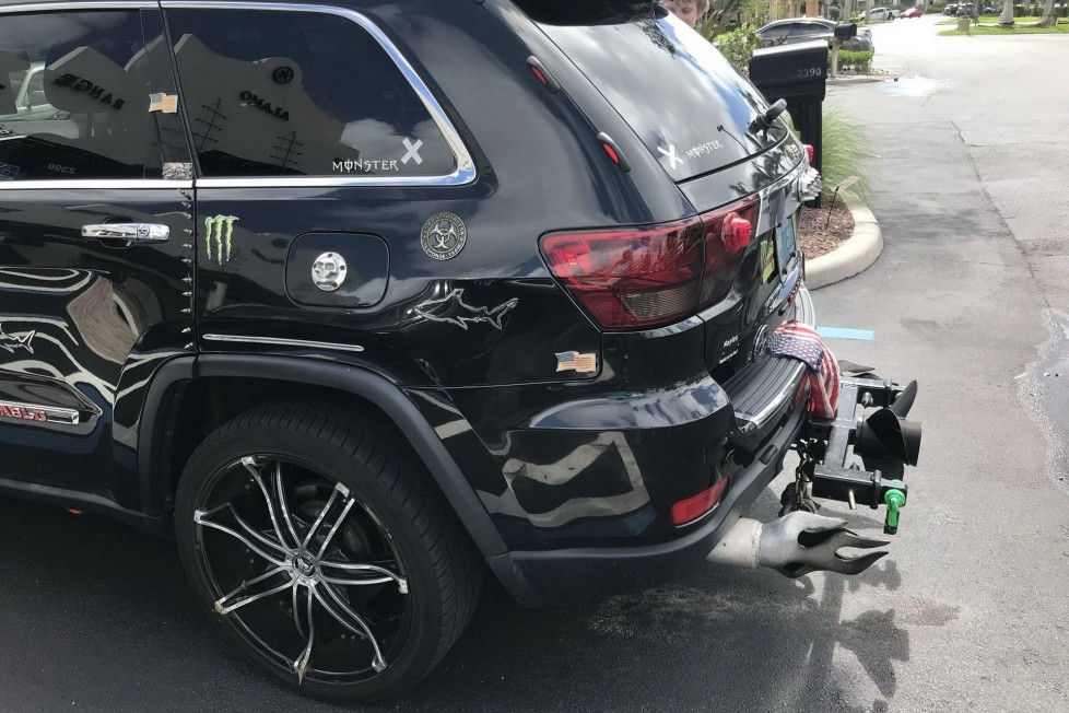 Ilyen terepjáróval járna az ördög földi helytartója? 1