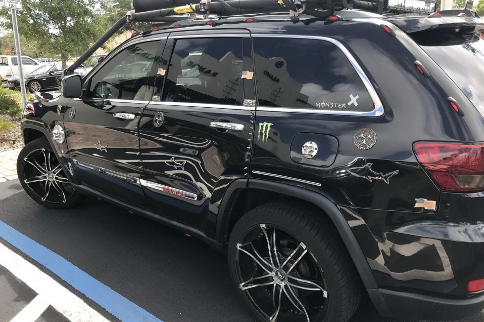 Ilyen terepjáróval járna az ördög földi helytartója? 3