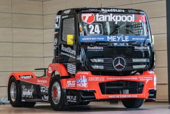 Bemutatták Kiss Norbi megújult versenykamionját