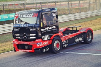 A 300-at is vinné Kiss Norbi versenykamionja