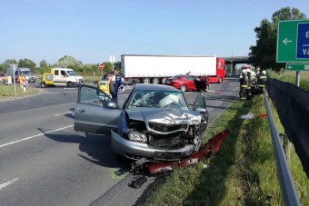 Képeken a 82-esen történt baleset