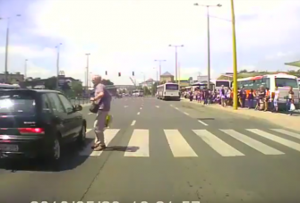 Hajszálon múlt egy gyalogos élete Székesfehérváron