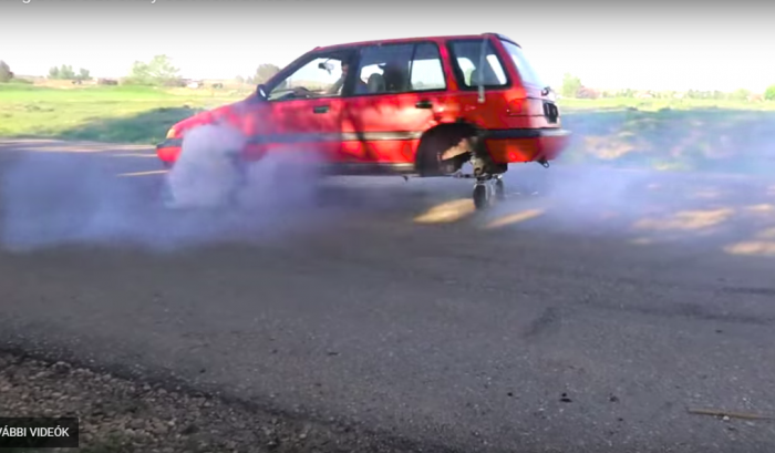 Úgy tűnik, a végtelen röhögéshez elég két önbeálló kerék és egy vén Honda