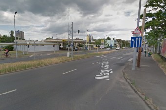 Fejtetőre állt egy gyalogosátkelő Kelenföldön