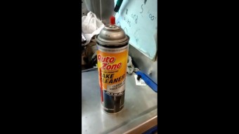 Az energiaital jobban oldja a koszt, mint a féktisztító spray