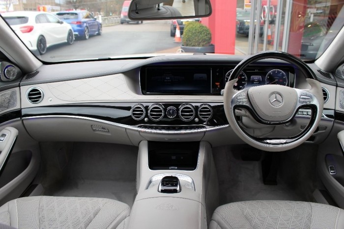 Vennél használt Mercedes limuzint Lewis Hamiltontól? 6