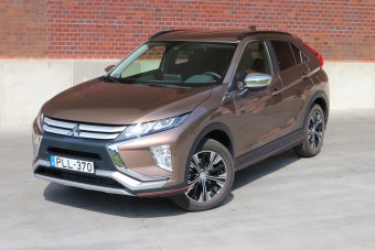 SUV-testbe zárt kupélélek