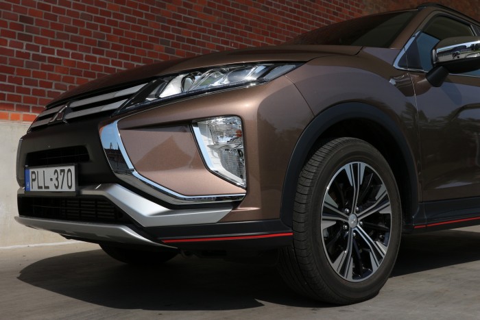 SUV-testbe zárt kupélélek 14