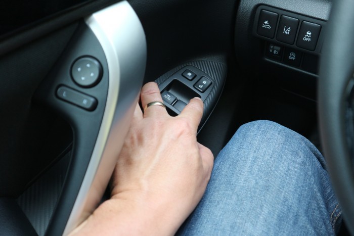 SUV-testbe zárt kupélélek 8