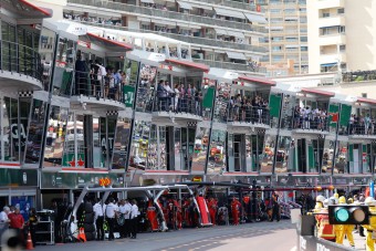 Videó: Monacóban a fa tetején ülnek a mérnökök