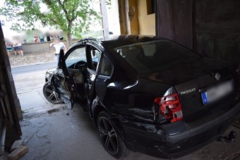 Balesetet okozott, aztán megverte a mentőst