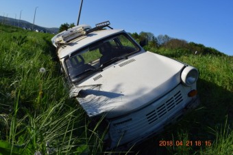 Az utas hülye volt, árokba rántotta a Trabantot