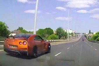 Hangrobbanás az M3-as kivezetőn, avagy gyöngén előz egy Nissan GT-R