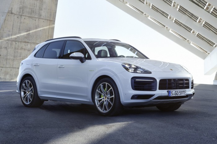 Megújult a konnektoros Cayenne hibrid 6