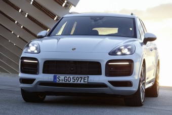 Megújult a konnektoros Cayenne hibrid
