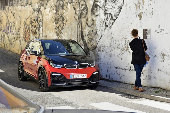 Kötelező lesz hangszórókat szerelni a villanyautókra