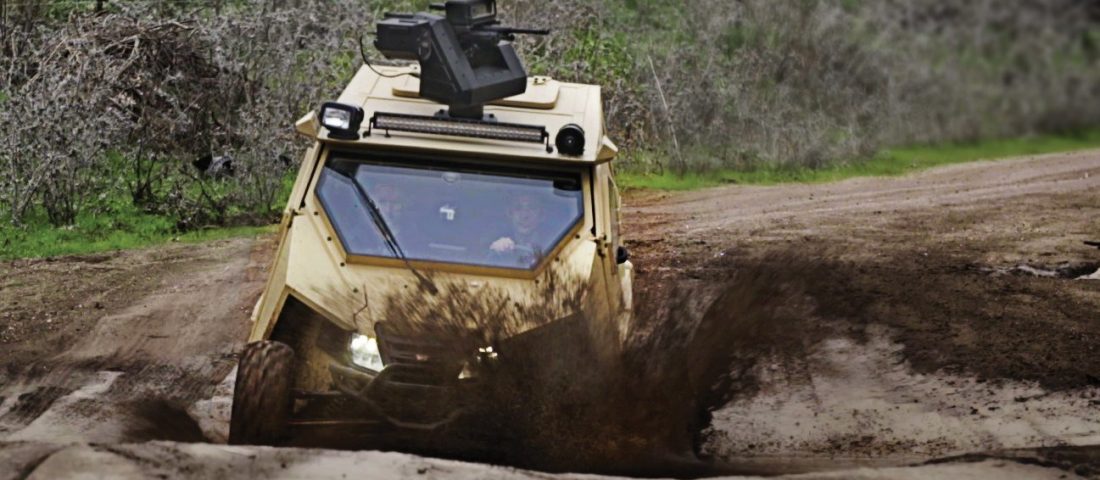 Játékautó katonáknak