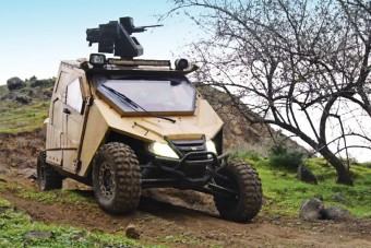 Játékautó katonáknak