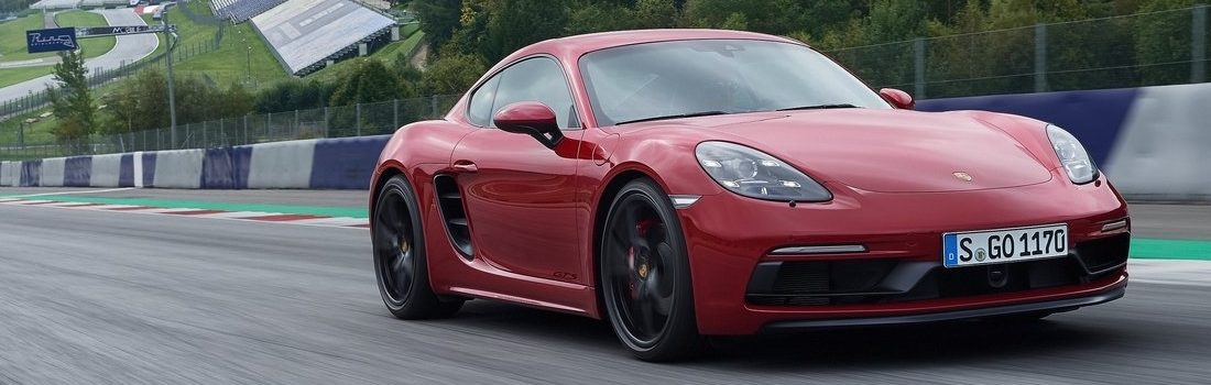 Nézd meg, ahogyan ez a 718 Cayman meghódítja a belső sávot