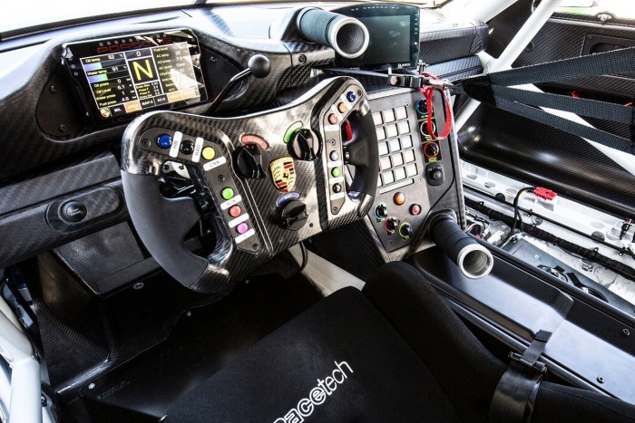 Ha kinőtted az utcai Porsche 911-est, akkor itt a GT3 R versenyautó! 6