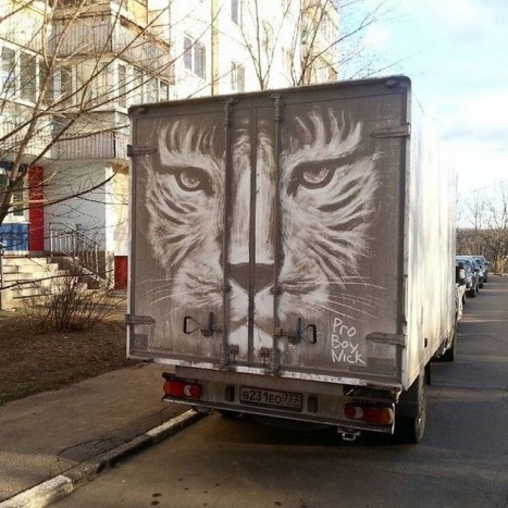 Ha tetszik ez a koszba rajzolt dinó, akkor nézd meg a Robotzsarut is 8